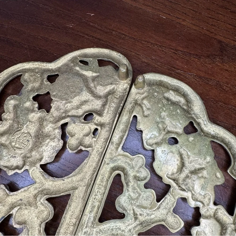 HARVIN Virginia MetalCrafters vintage solid brass footed 2 Pc trivet Super Cute